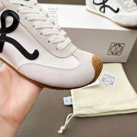 Loewe Flow Runner Sneakers – Chic White with Black Logo, Great Condition! - Picture 5 of 9